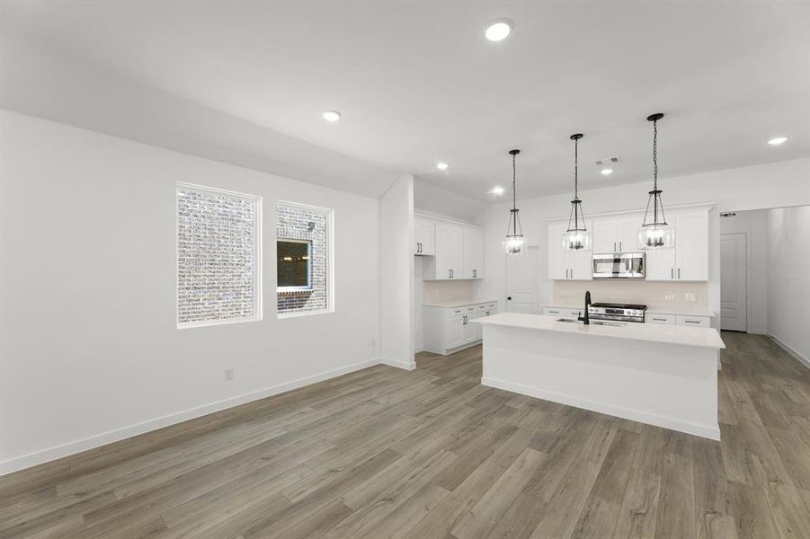 677 Tyronza-Dining-1