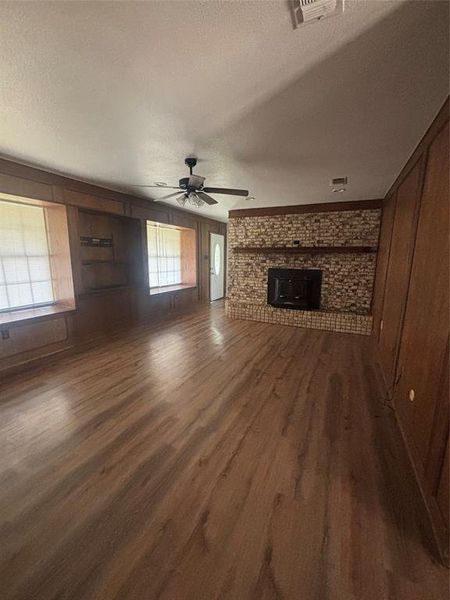 Spacious, unfurnished interior of a new home in , Paris (Image 10). Spacious, unfurnished interior of a new home in , Paris (Image 10).