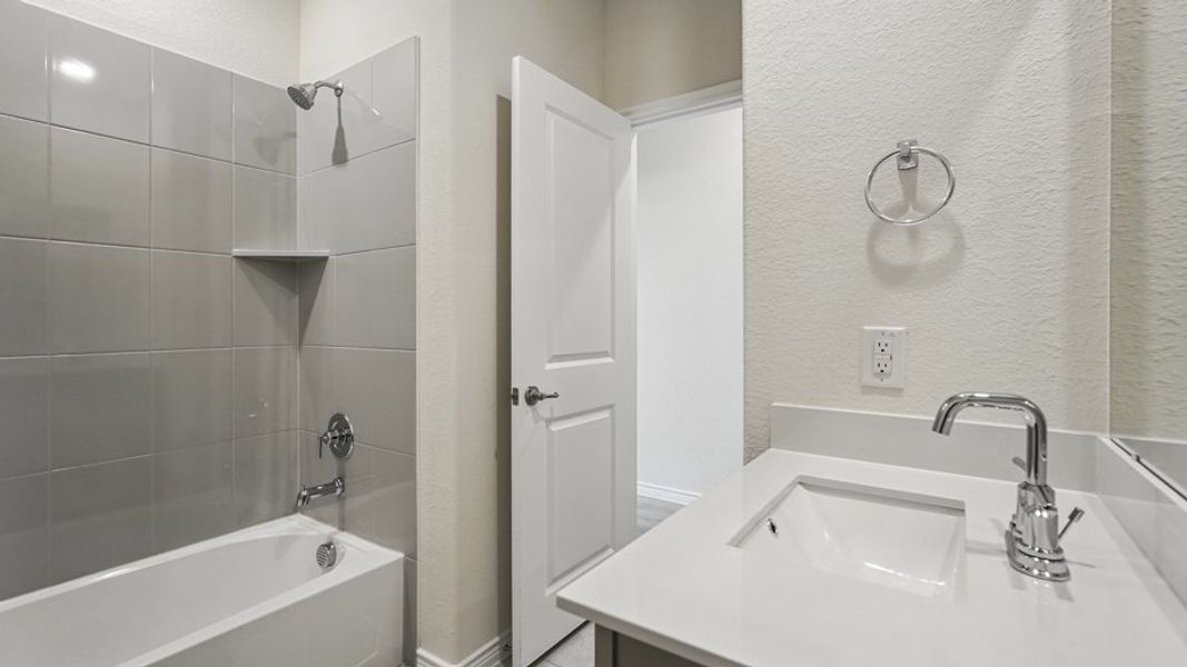 Representative furnished interior of a home built from the Durango by D.R. Horton in Madera, Royse City (Image 29). Representative furnished interior of a home built from the Durango by D.R. Horton in Madera, Royse City (Image 29).