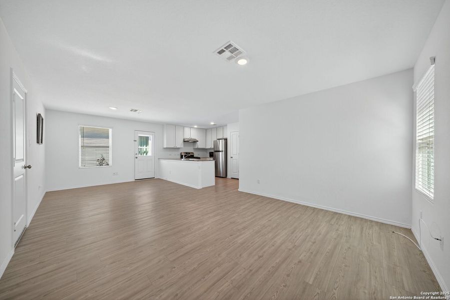 Spacious, unfurnished interior of a new home in Spring Grove: Belmar Collection, St. Hedwig (Image 21). Spacious, unfurnished interior of a new home in Spring Grove: Belmar Collection, St. Hedwig (Image 21).