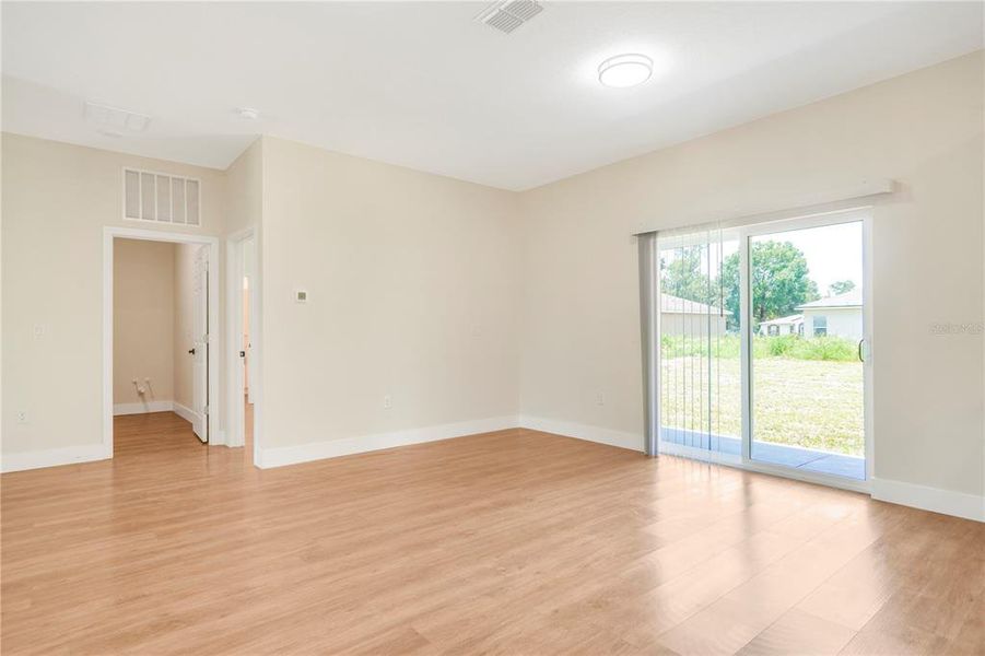 Spacious, unfurnished interior of a new home in , Ocala (Image 40).
