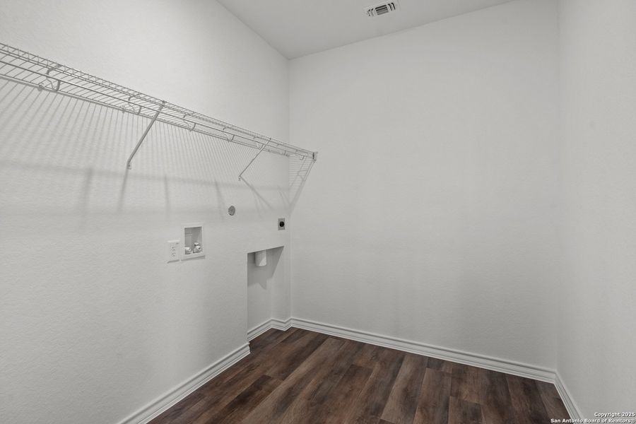 Spacious, unfurnished interior of a new home in Horizon Ridge, San Antonio (Image 22).