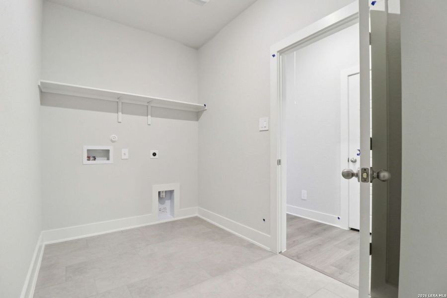 Spacious, unfurnished interior of a new home in Sagebrooke - Classic Series, San Antonio (Image 33).