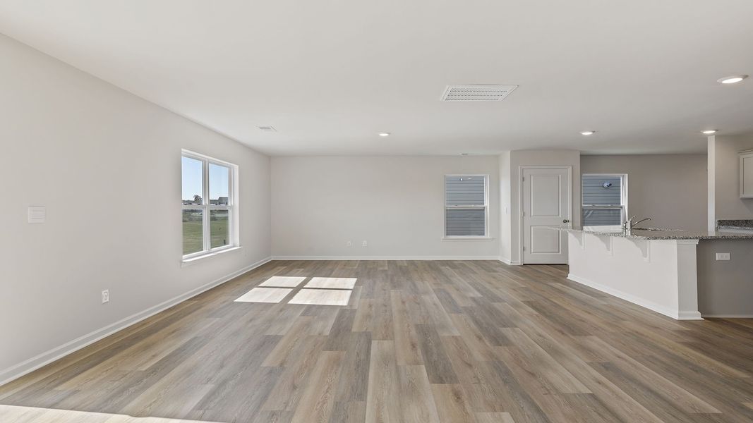 Spacious, unfurnished interior of a new home in Cloverdale Hills, Piedmont (Image 15).