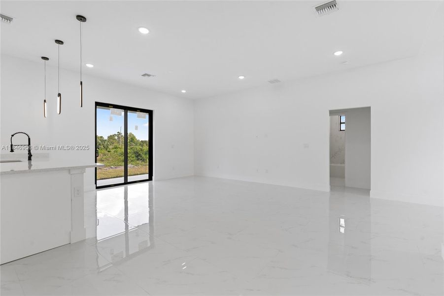 Spacious, unfurnished interior of a new home in , Lehigh Acres (Image 16).