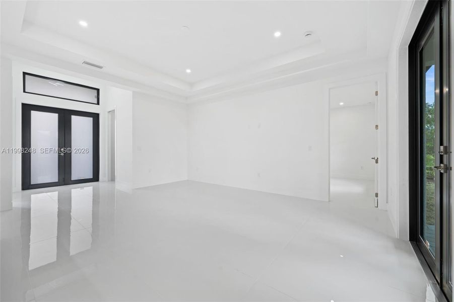 Spacious, unfurnished interior of a new home in , Lehigh Acres (Image 13).