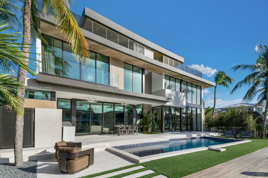 Condo located in Fort Lauderdale, FL showcasing its design and architecture (Image 6).