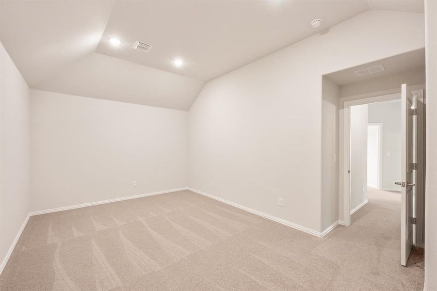 Spacious, unfurnished interior of a new home in Sunset Ridge, Alvarado (Image 37).