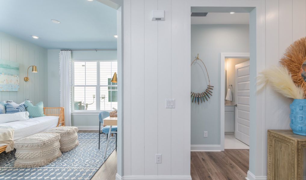 Foyer to bedroom 2