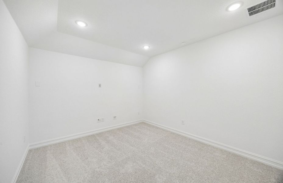 Spacious, unfurnished interior of a new home in Highland Lakes, McKinney (Image 23).