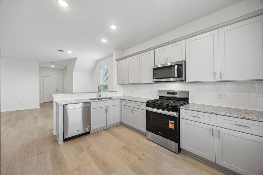 Furnished interior view inside a new home in Stokesbury, Waller (Image 9).