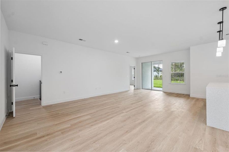 Spacious, unfurnished interior of a new home in , Ocala (Image 18).