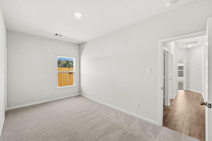 Spacious, unfurnished interior of a new home in Sweetwater Ridge, Conroe (Image 17). Spacious, unfurnished interior of a new home in Sweetwater Ridge, Conroe (Image 17).