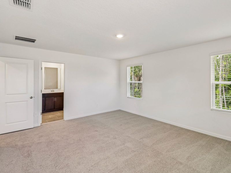 Spacious, unfurnished interior of a new home in Bradford Park, Ormond Beach (Image 12).