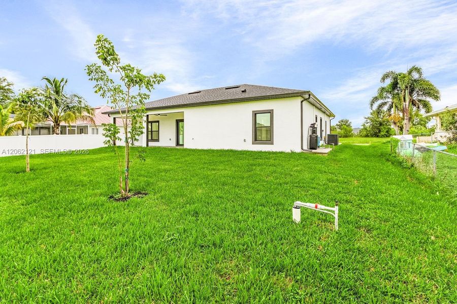 Exterior details and patio area of a home in , Cape Coral (Image 3).