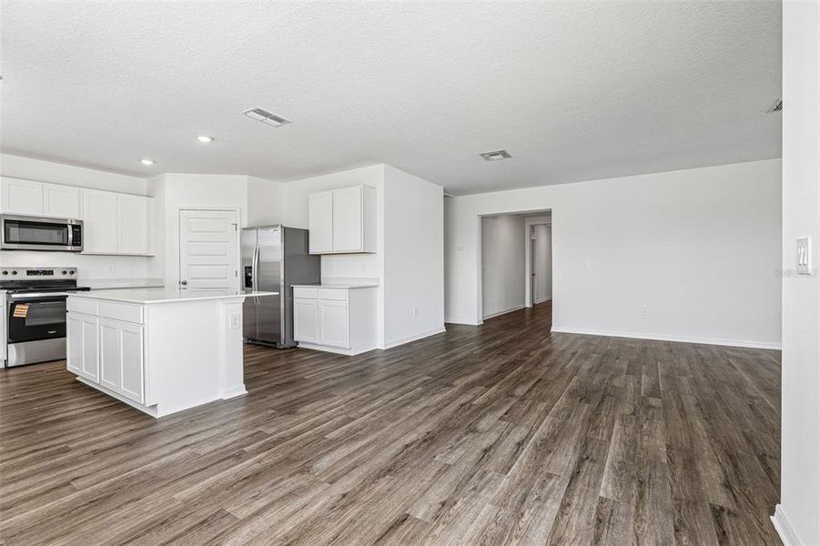 Spacious, unfurnished interior of a new home in , Davenport (Image 24).
