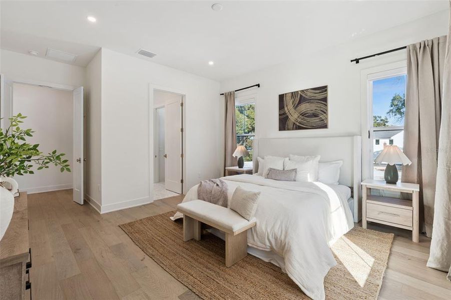 Furnished interior view inside a new home in , Orlando (Image 40).