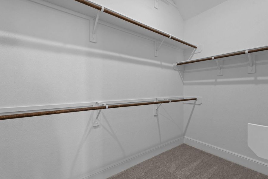 Spacious, unfurnished interior of a new home in Valencia 70', Manvel (Image 16).