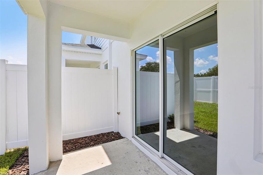 Exterior details and patio area of a home in Twin Oaks, Zephyrhills (Image 3).