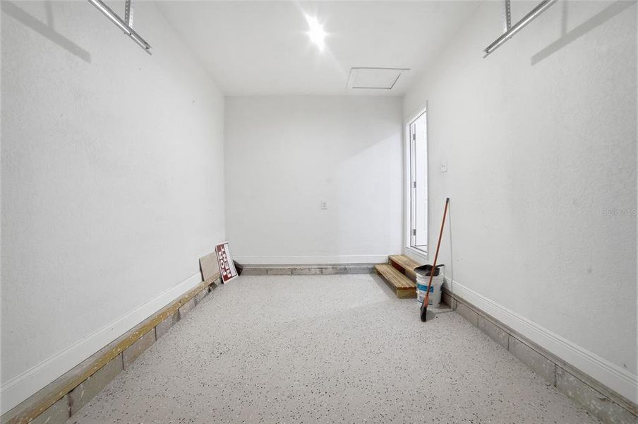 Spacious, unfurnished interior of a new home in , Orlando (Image 14).