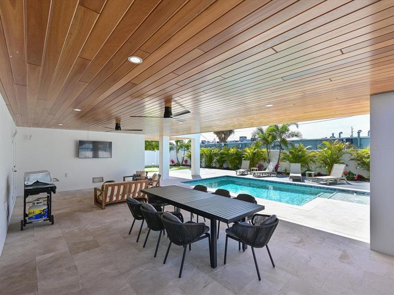 Exterior details and patio area of a home in , Holmes Beach (Image 28).