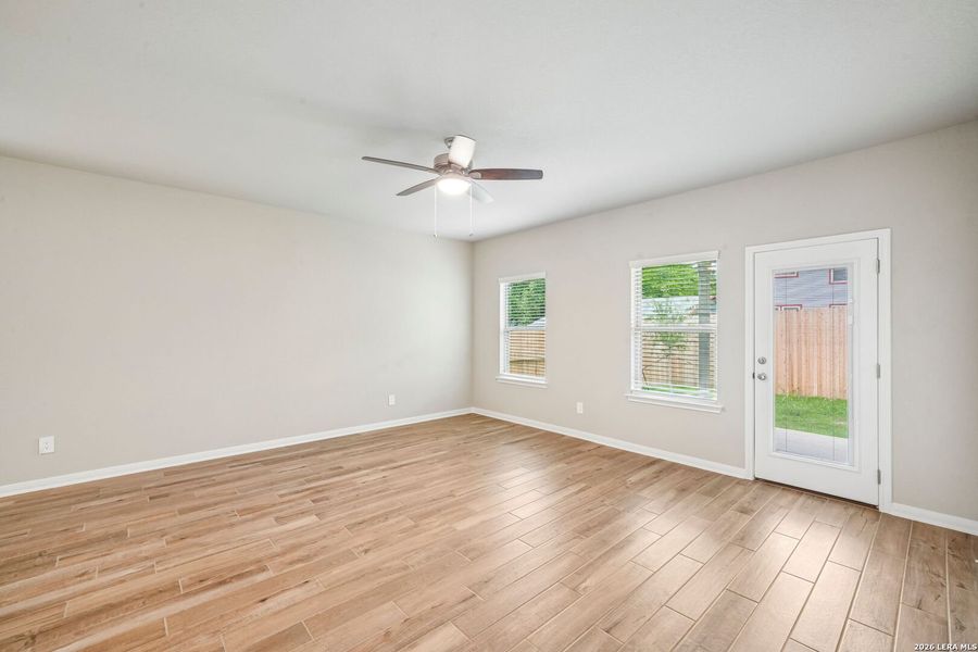 Spacious, unfurnished interior of a new home in Royal Crest, San Antonio (Image 40).