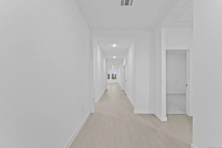 Spacious, unfurnished interior of a new home in Brookmill, San Antonio (Image 16).