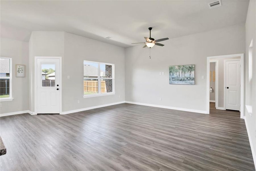 Spacious, unfurnished interior of a new home in , Mabank (Image 14). Spacious, unfurnished interior of a new home in , Mabank (Image 14).