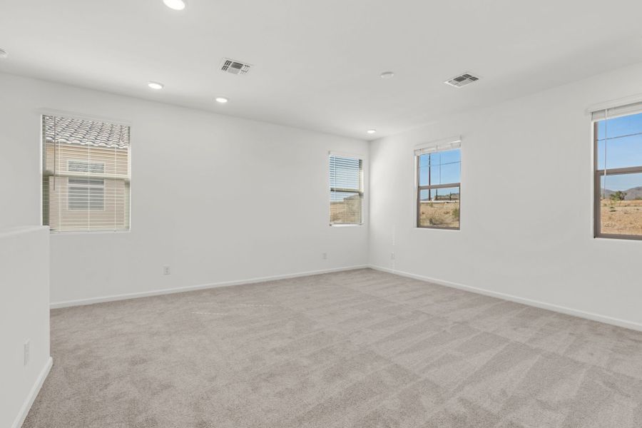 Spacious, unfurnished interior of a new home in Silverbell Ridge, Marana (Image 15).