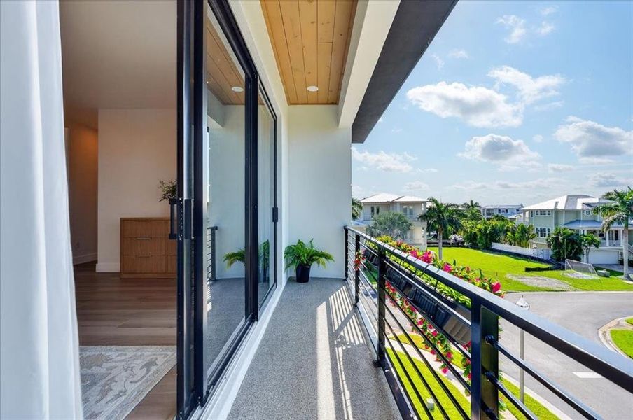 Exterior details and patio area of a home in , Redington Shores (Image 4).