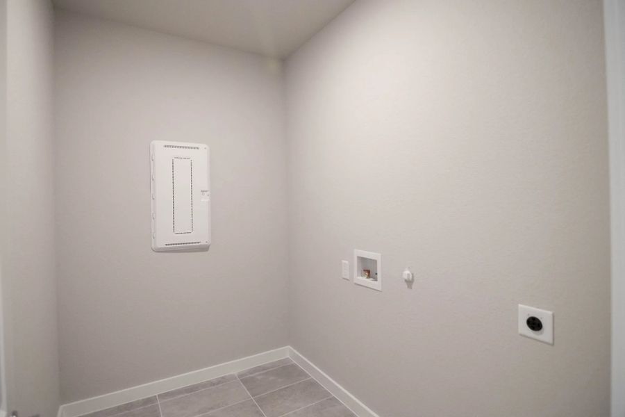 Representative unfurnished interior of a home built from the Hudson by Stonehollow Homes in Heritage Grove, Blue Ridge (Image 24).