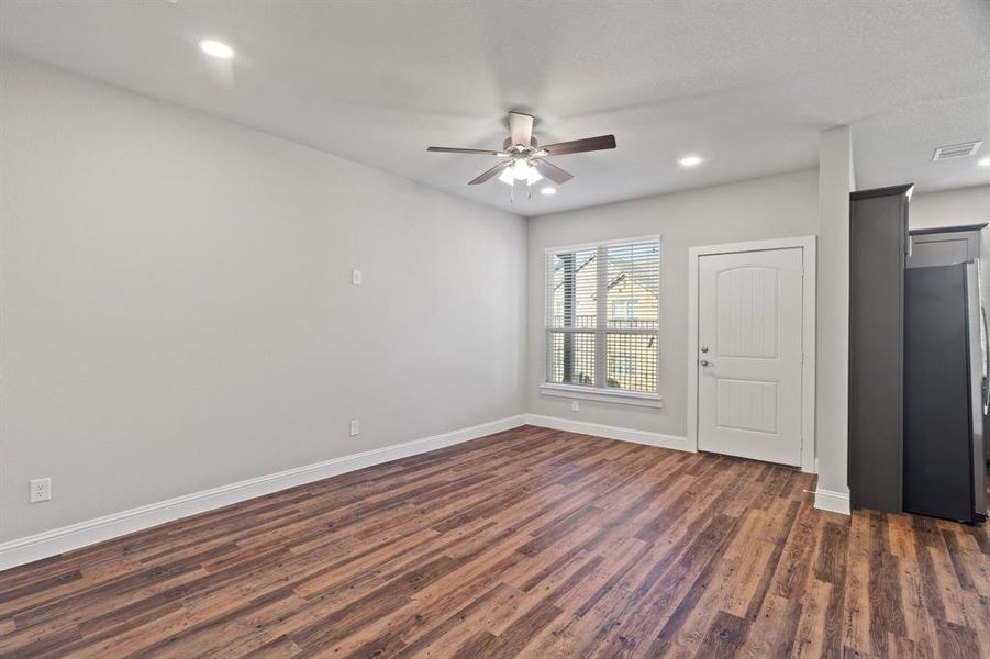 Spacious, unfurnished interior of a new home in , Weatherford (Image 20).