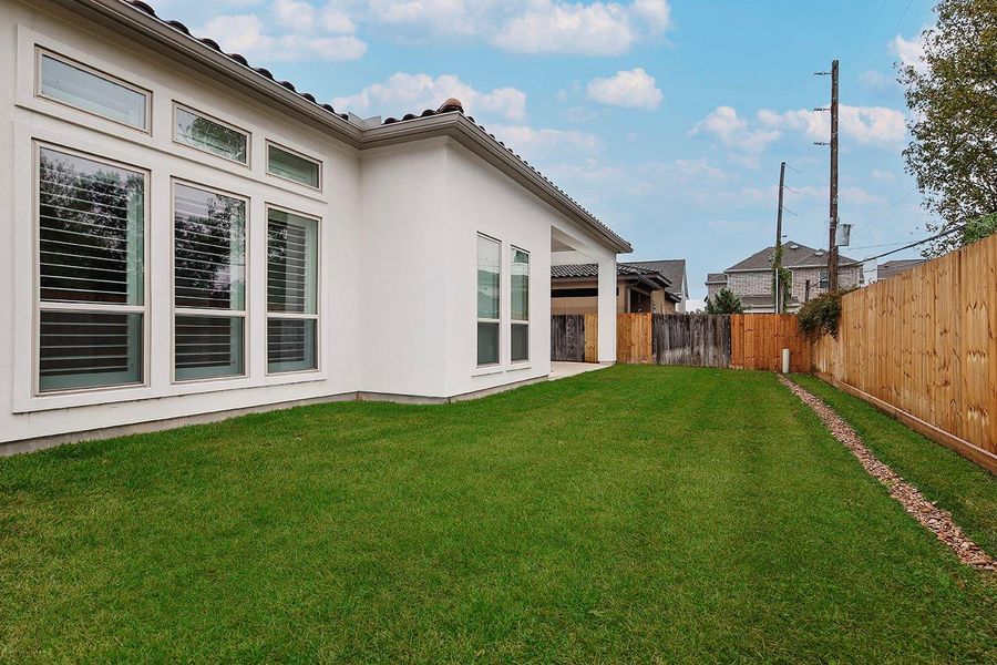 Exterior details and patio area of a home in Malaga Forest, Shenandoah (Image 24).