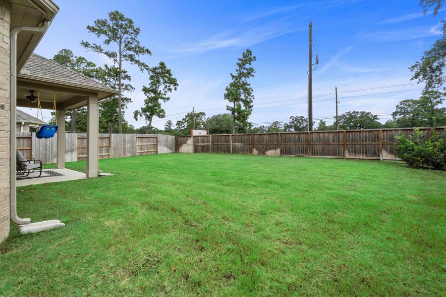 Exterior details and patio area of a home in Sorella, Tomball (Image 28).