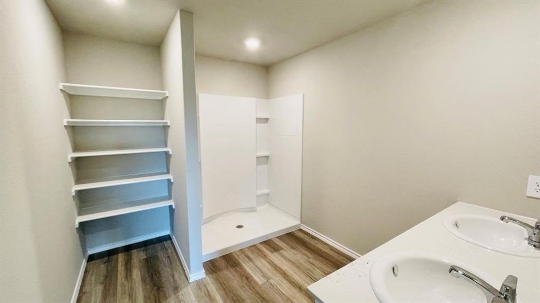Furnished interior view inside a new home in Sunnycreek, Crowley (Image 7).