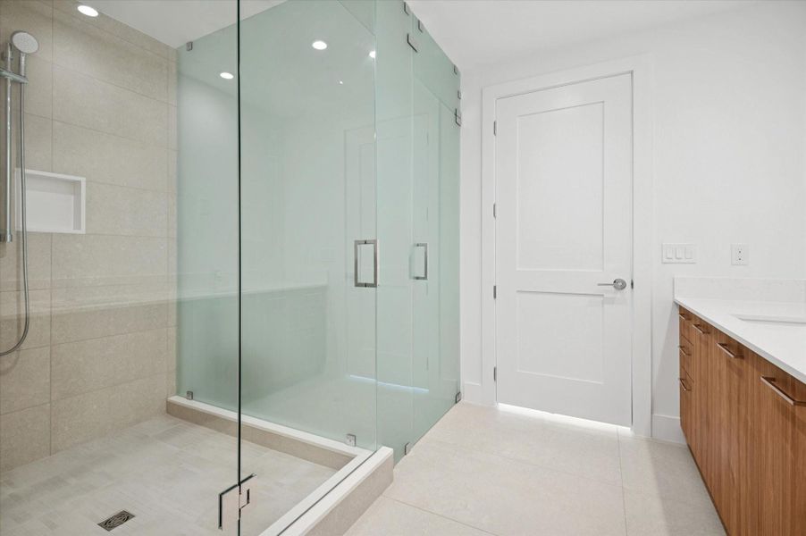 Furnished interior view inside a new home in , Fort Lauderdale (Image 9).