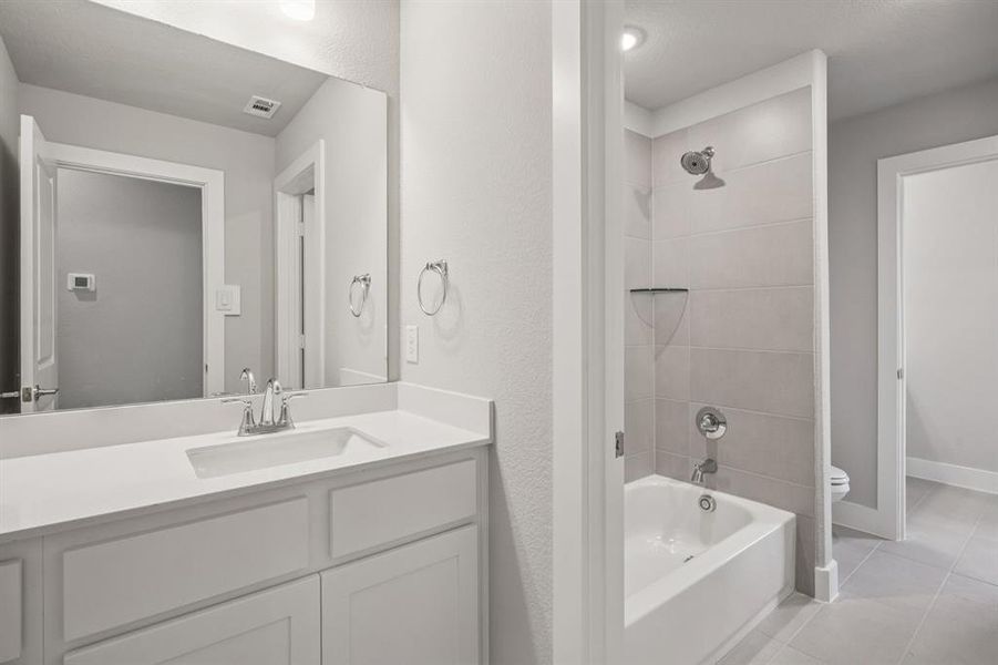 Furnished interior view inside a new home in Dove Hollow, Waxahachie (Image 13). Furnished interior view inside a new home in Dove Hollow, Waxahachie (Image 13).