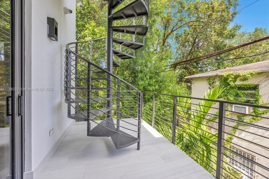 Exterior details and patio area of a home in , Miami (Image 24).