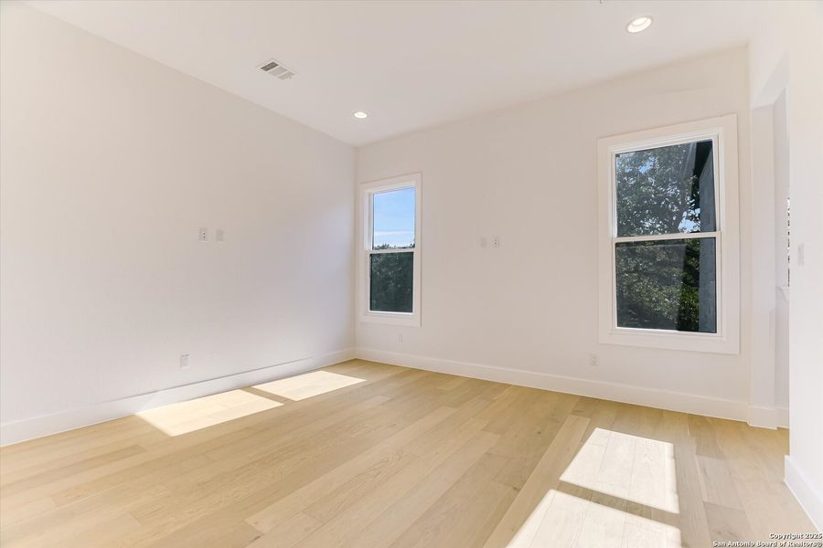 Spacious, unfurnished interior of a new home in , Horseshoe Bay (Image 21).