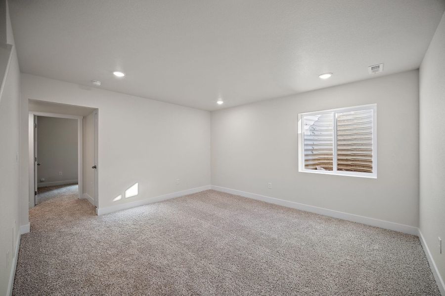 Spacious, unfurnished interior of a new home in Ridge at Lorson Ranch, Colorado Springs (Image 28).