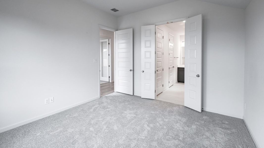 Spacious, unfurnished interior of a new home in Crosswinds, Kyle (Image 16).