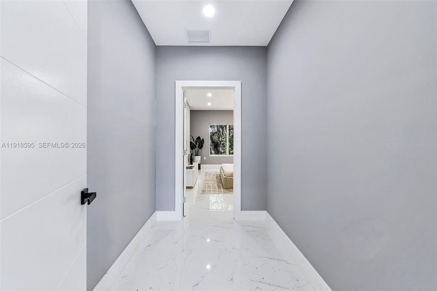 Spacious, unfurnished interior of a new home in , Fort Lauderdale (Image 21).