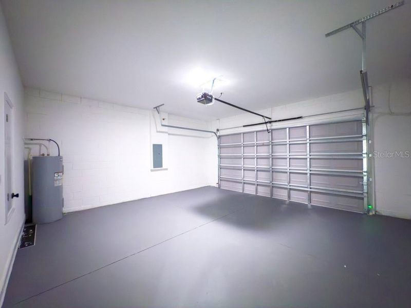 Spacious, unfurnished interior of a new home in , Ocala (Image 31).