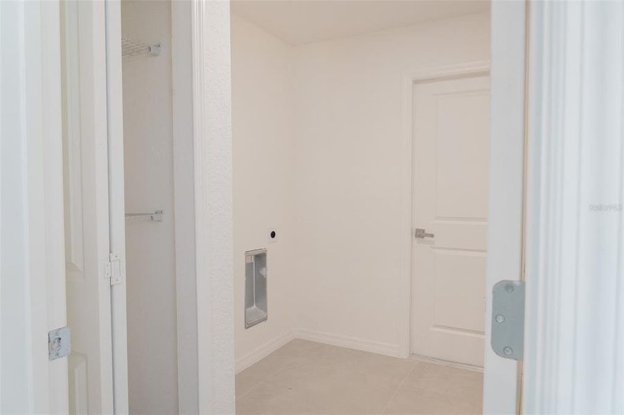 Spacious, unfurnished interior of a new home in , Ocala (Image 29).