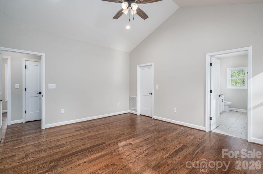 Spacious, unfurnished interior of a new home in , Vale (Image 24).