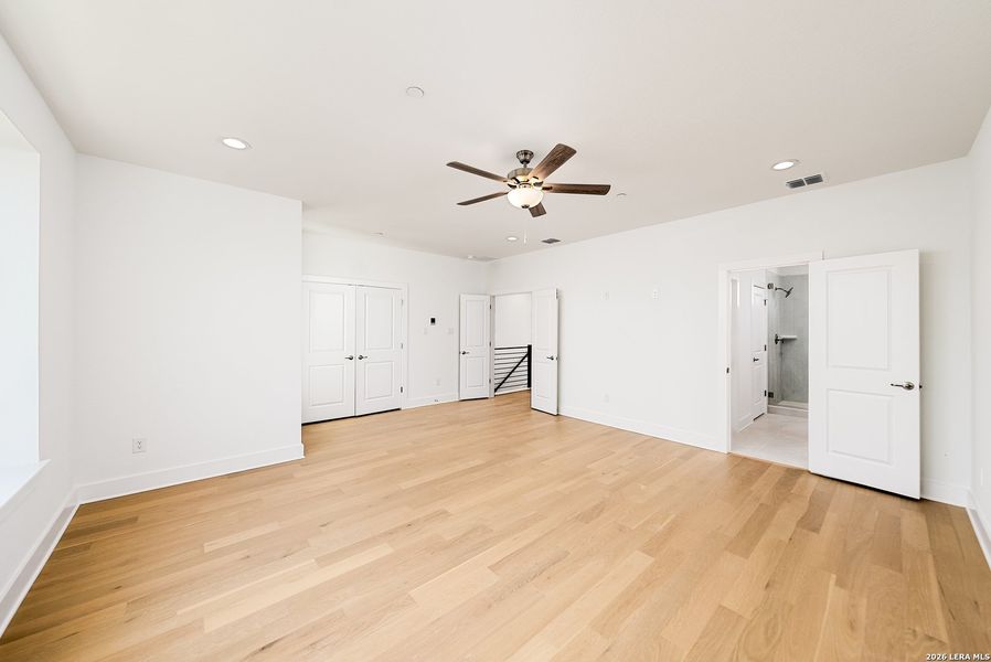 Spacious, unfurnished interior of a new home in , San Antonio (Image 24).