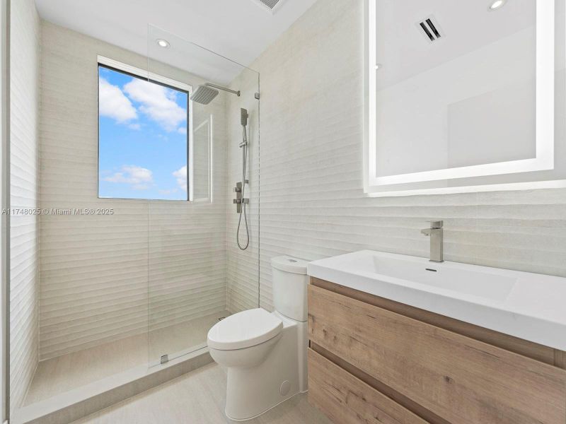 Furnished interior view inside a new home in , Tavernier (Image 5).