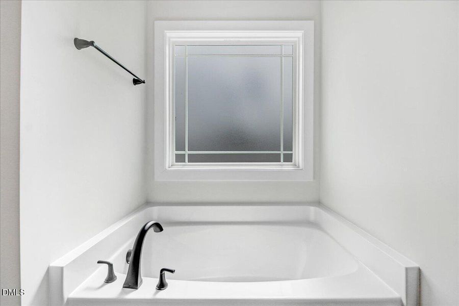 31-102 Oxford Court-31