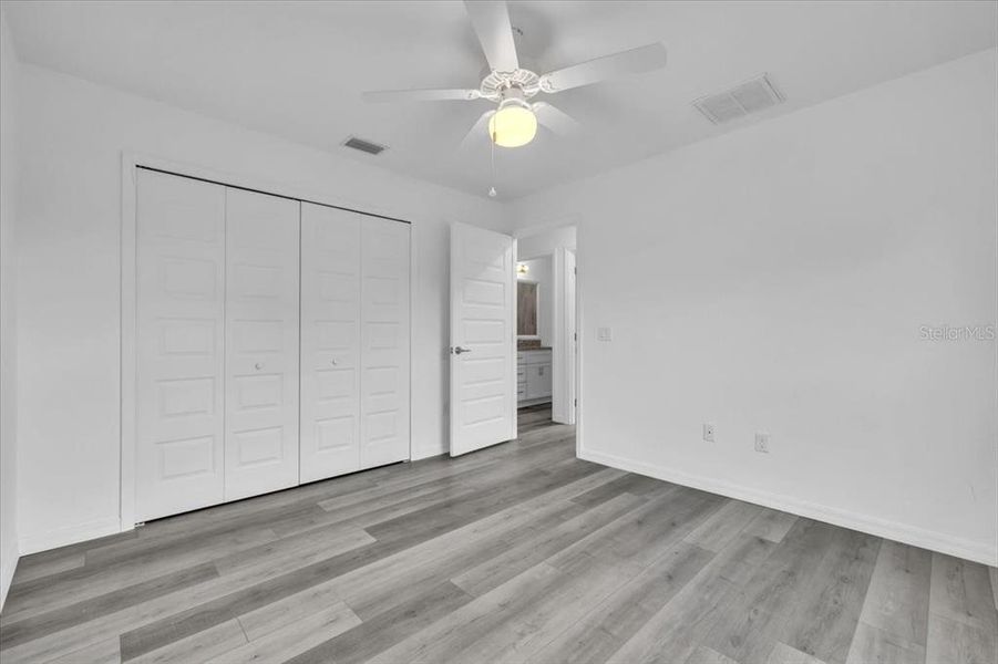 Spacious, unfurnished interior of a new home in , Punta Gorda (Image 32).