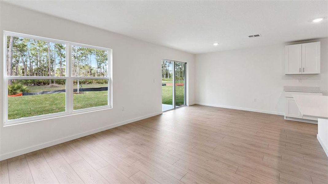 Spacious, unfurnished interior of a new home in Gardenside at Ormond Station, Ormond Beach (Image 8). Spacious, unfurnished interior of a new home in Gardenside at Ormond Station, Ormond Beach (Image 8).
